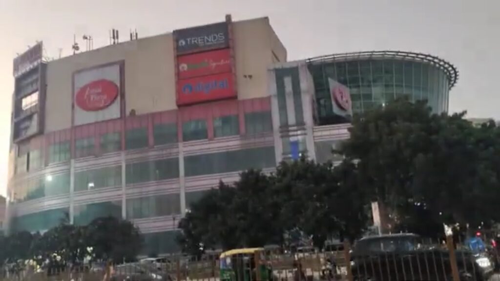 gurgaon biggest mall